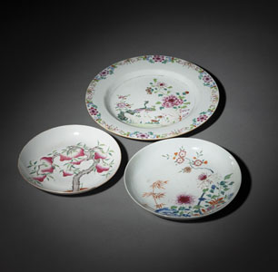 <b>THREE 'FAMILLE ROSE' PORCELAIN PEACH, FLORAL, AND PEACOCK PLATES</b>