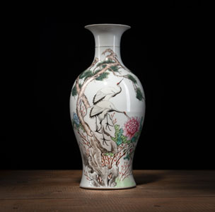 <b>A 'FAMILLE ROSE' PORCELAIN CRANES VASE</b>