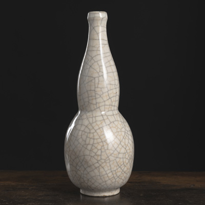 <b>A CRAZED DOUBLE-GOURD VASE</b>