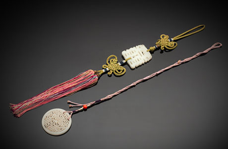 <b>TEO NEAR WHITE JADE PENDANTS WITH DOULE HAPPINESS CHARACTER AND SILK BANDS</b>