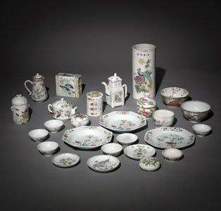 <b>A GROUP OF 'FAMILLE ROSE' PORCELAIN DISHES, EWERS, CUPS, AND BOWLS</b>