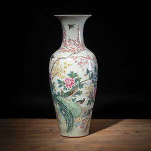 <b>A LARGE 'FAMILLE ROSE' BIRDS AND FLOWERS PORCELAIN VASE</b> <b>A LARGE 'FAMILLE ROSE' BIRDS AND FLOWERS PORCELAIN VASE</b>