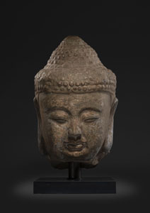 <b>Sehr großer Kopf des Buddha aus Stein</b>