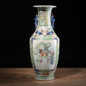 <b>A 'FAMILLE ROSE' FIGURAL FO-LION-HANDLED PORCELAIN VASE</b> <b>A 'FAMILLE ROSE' FIGURAL FO-LION-HANDLED PORCELAIN VASE</b>