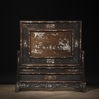 <b>A MOTHER-OF-PEARL-INLAID SCREEN DEPICTING A LITERARY SCENE</b> <b>A MOTHER-OF-PEARL-INLAID SCREEN DEPICTING A LITERARY SCENE</b>