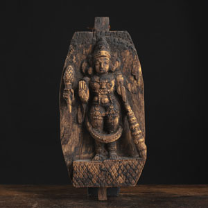 <b>Holzschnitzerei mit Reliefdarstellung des Vishnu</b>