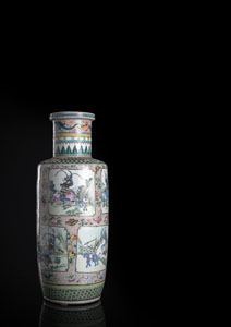 <b>Feine 'Doucai' und 'Famille rose'-Rouleau-Vase aus Porzellan</b>