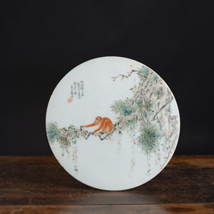 <b>A ROUND 'QIANJIANGCAI' MONKEY ON A BRANCH PORCELAIN TILE</b> <b>A ROUND 'QIANJIANGCAI' MONKEY ON A BRANCH PORCELAIN TILE</b>