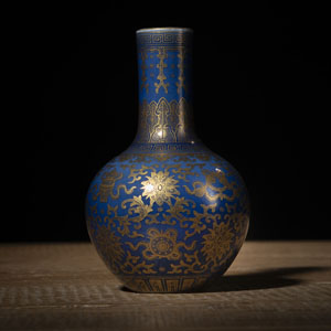 <b>A SMALL BLUE AND GOLDEN 'BUDDHIST EMBLEMS' PORCELAIN BOTTLE VASE</b>