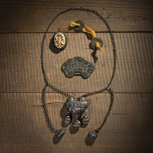<b>A GROUP OF JEWELLERY AND COINS, A.O. A SILVER NECKLACE, A BONE-INLAID SILVER PENDANT</b>