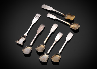 <b>A MIXED LOT OF SEVEN SPICE SPOONS</b>