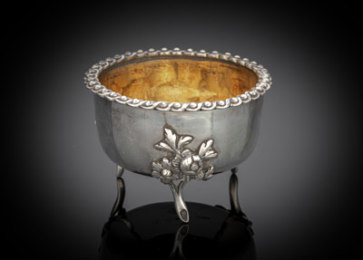 <b>Salière mit Floraldekor</b>