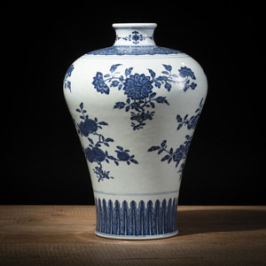 <b>A BLUE AND WHITE MEIPING VASE WITH FRUIT AND BLOSSOM BRANCHES DECORATION</b> <b>A BLUE AND WHITE MEIPING VASE WITH FRUIT AND BLOSSOM BRANCHES DECORATION</b>