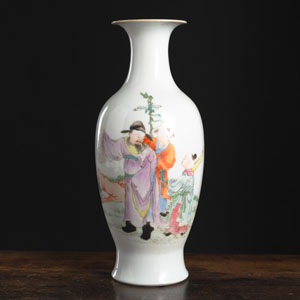 <b>A SMALL 'FAMILLE ROSE' FIGURAL PORCELAIN BALUSTER VASE</b>