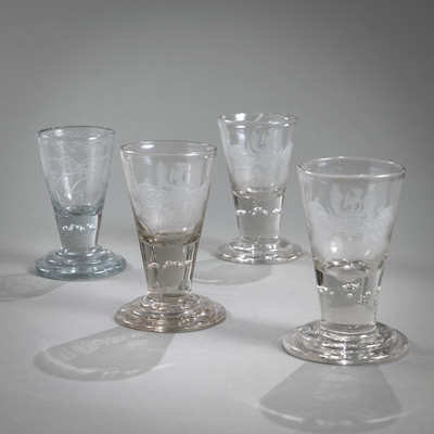 <b>Vier Weingläser</b>