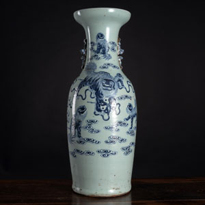 <b>A LION-HANDLED BLUE AND WHITE FO-LION PORCELAIN VASE</b>