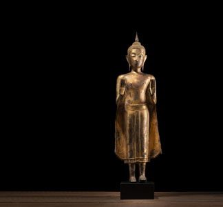 <b>Stehende Bronze des Buddha Shakyamuni mit goldener Lackfassung</b>