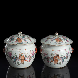 <b>A PAIR OF FIGURAL 'FAMILLE ROSE' PORCELAIN CONTAINERS AND COVERS</b>
