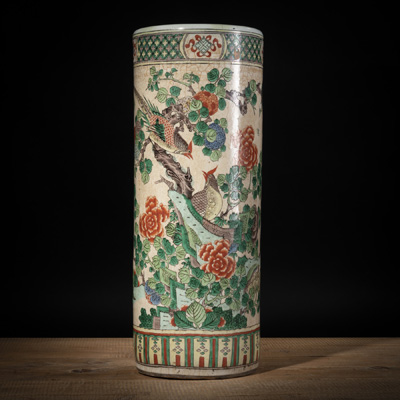 <b>A CYLINDRICAL 'FAMILLE VERTE' BIRDS AND FLOWERS PORCELAIN VASE</b>
