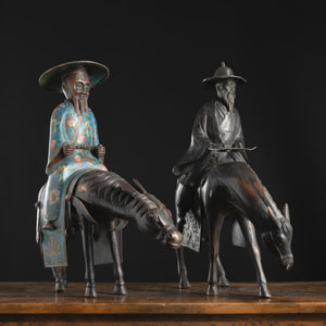 <b>Zwei Bronzen von auf Pferden reitenden Figuren u. a. Cloisonné</b>
