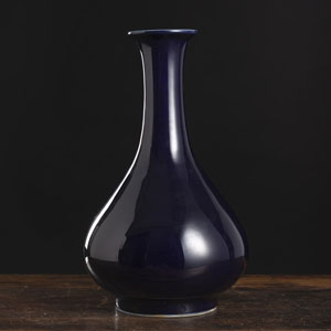 <b>A BLUE-GLAZED PEAR-SHAPED PORCELAIN VASE</b> <b>A BLUE-GLAZED PEAR-SHAPED PORCELAIN VASE</b>