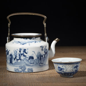 <b>A BLUE AND WHITE 'LUOHAN' AND TIGER PORCELAIN EWER AND A SMALL OPENWORK BOWL</b> <b>A BLUE AND WHITE 'LUOHAN' AND TIGER PORCELAIN EWER AND A SMALL OPENWORK BOWL</b>