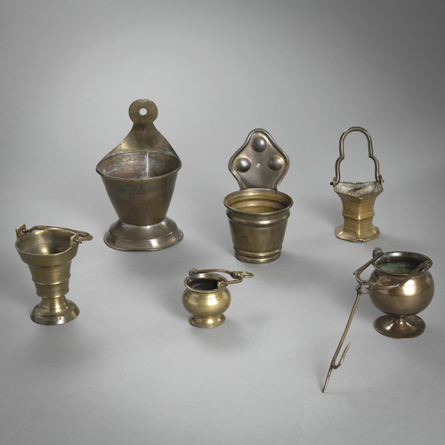 <b>Sechs kleine Weihwasser-Becken</b> <b>Sechs kleine Weihwasser-Becken</b>