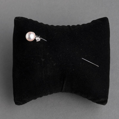 <b>Ascot-Nadel mit Diamant und Perle</b>