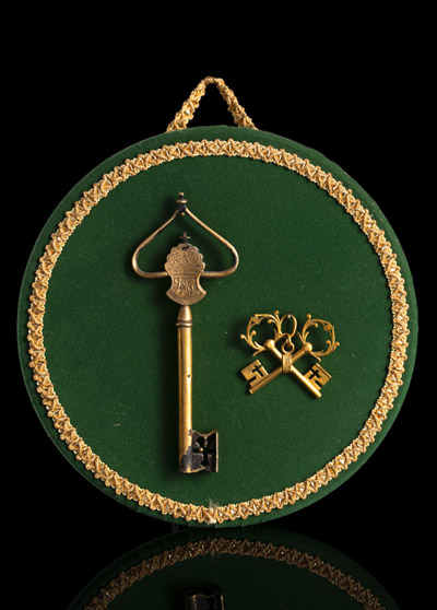 <b>Kammerherrenschlüssel und Freimaurerzeichen</b> <b>Kammerherrenschlüssel und Freimaurerzeichen</b>