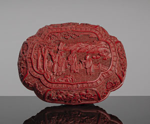 <b>Vierpassige Deckeldose aus Rotlack</b> <b>Vierpassige Deckeldose aus Rotlack</b>