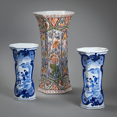 <b>A PAIR OF BLUE AND WHITE CHINOISEREIE PATTERN VASES AND A KASHMIR-PALETTE VASE</b>