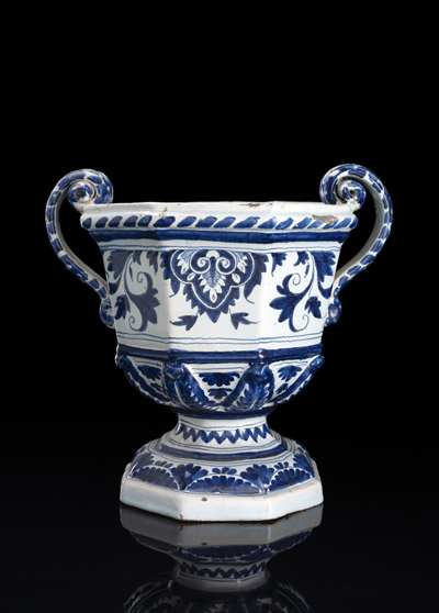 <b>A LARGE BLUE AND WHITE DECORATED FAIENCE CACHE-POT</b>