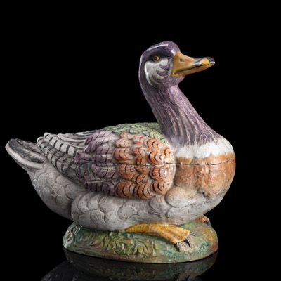 <b>A LARGE DUCK SHAPED FAIENCE TUREEN AND COVER</b>