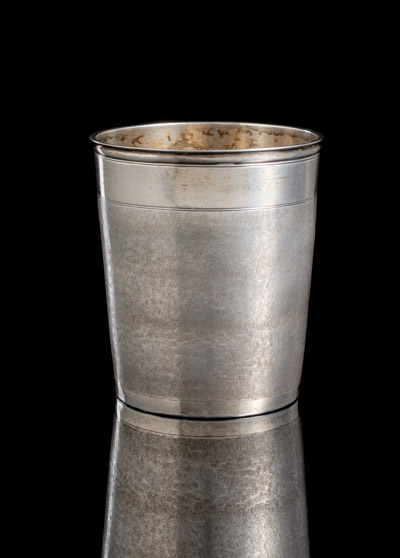 <b>Schlangenhautbecher</b> <b>Schlangenhautbecher</b>