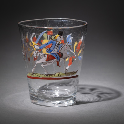 <b>Becher mit Soldatenreiter</b>