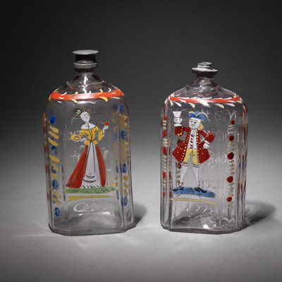 <b>Zwei Schnaps-Flaschen mit Emaillebemalung</b>