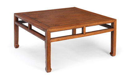<b>Flacher quadratischer Tisch</b>