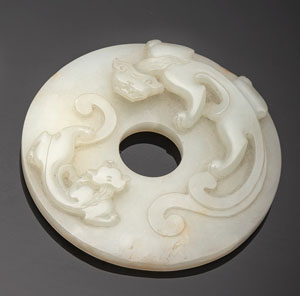 <b>Sogenannte 'Abstinence'-Plakette und zwei weitere Jadeschnitzereien</b> <b>Sogenannte 'Abstinence'-Plakette und zwei weitere Jadeschnitzereien</b>