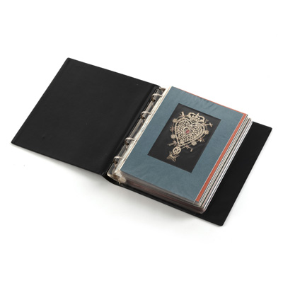 <b>Album mit diversen Spitzenbildern, Votivbildchen und Gebetskarten</b> <b>Album mit diversen Spitzenbildern, Votivbildchen und Gebetskarten</b>