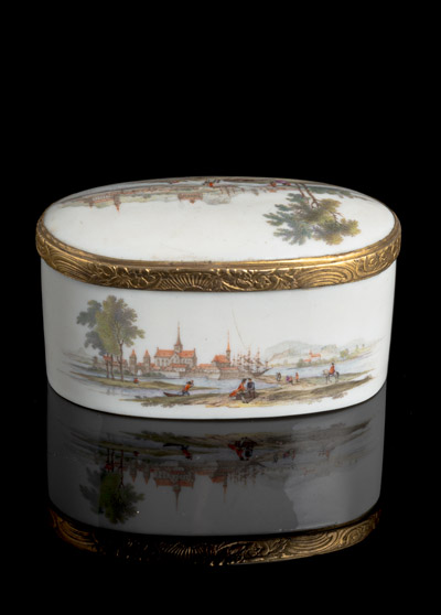 <b>A MEISSEN PORCELAIN TABATIERE WITH VIEWS OF SAXONY</b>