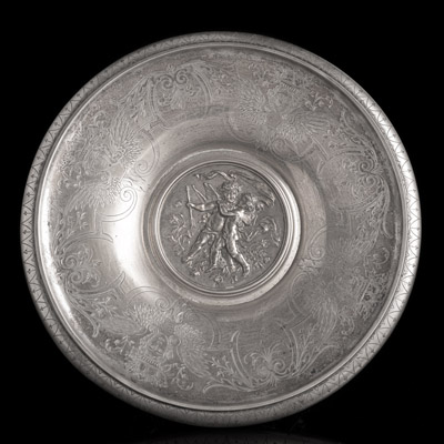 <b>A FOOTED SILVER DISH WITH PUTTI</b>