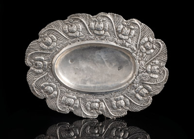 <b>A FLORAL STYLED SILVER DISH</b>