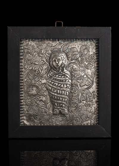 <b>A SILVER RELIEF PLAQUE WITH SWADDLED BABY</b>