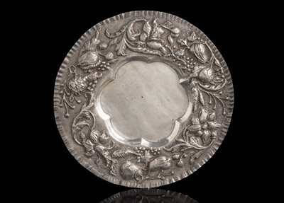 <b>A SILVER ROUND DISH WITH FRUIT DECOR</b>