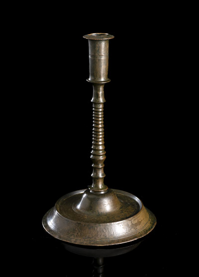 <b>Gotischer Spulenleuchter</b> <b>Gotischer Spulenleuchter</b>