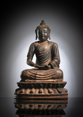 <b>Holzfigur des Buddha Shakyamuni auf einem Lotus</b>