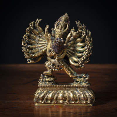 <b>Feuervergoldete stehende Bronzefigur des Vajrabhairava in yab-yum auf Lotossockel</b>