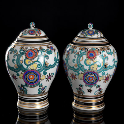 <b>Paar Balustervasen mit Ornamentdekor</b>