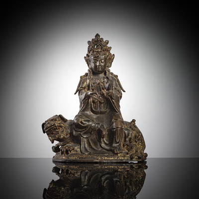 <b>Bronze des Guanyin auf einem Löwen</b> <b>Bronze des Guanyin auf einem Löwen</b>