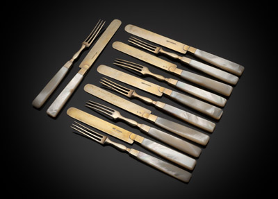 <b>A GERMAN SILVERGILT AND MOTHER OF PEARL FRUIT CUTLERY FOR 6 PEOPLE</b>
